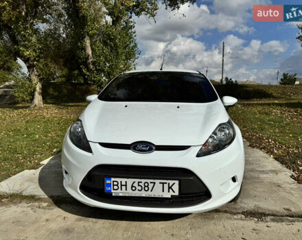 Форд Фиеста 2012 в Ананьеве на Automoto.ua Белый Форд Фиеста, объемом двигателя 1.4 л и пробегом 75 тыс. км за 8300 $, фото 6 на Automoto.ua