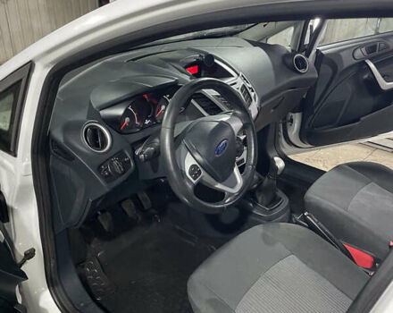 Белый Форд Фиеста, объемом двигателя 1.4 л и пробегом 125 тыс. км за 6000 $, фото 9 на Automoto.ua