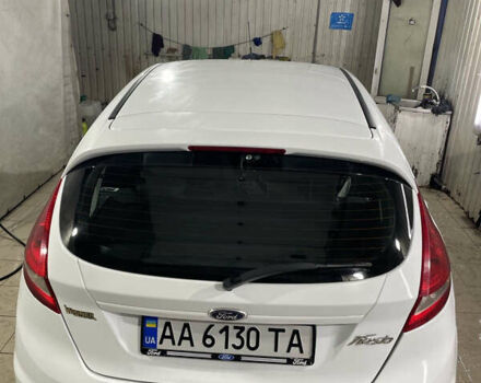 Белый Форд Фиеста, объемом двигателя 1.4 л и пробегом 125 тыс. км за 6000 $, фото 2 на Automoto.ua