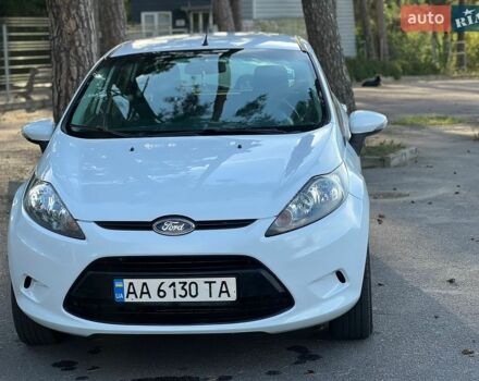 Білий Форд Фієста, об'ємом двигуна 1.4 л та пробігом 125 тис. км за 6850 $, фото 1 на Automoto.ua