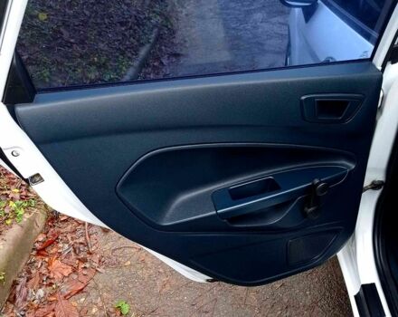 Білий Форд Фієста, об'ємом двигуна 1.2 л та пробігом 73 тис. км за 5800 $, фото 5 на Automoto.ua