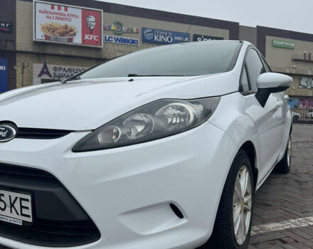 Белый Форд Фиеста, объемом двигателя 1.4 л и пробегом 128 тыс. км за 7100 $, фото 2 на Automoto.ua
