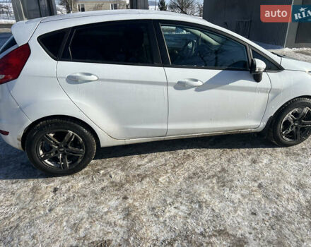Білий Форд Фієста, об'ємом двигуна 1.4 л та пробігом 120 тис. км за 6700 $, фото 2 на Automoto.ua