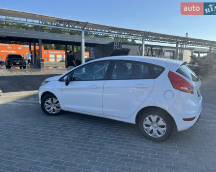 Білий Форд Фієста, об'ємом двигуна 1.4 л та пробігом 225 тис. км за 5200 $, фото 2 на Automoto.ua