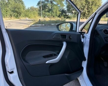 Білий Форд Фієста, об'ємом двигуна 1.24 л та пробігом 94 тис. км за 6100 $, фото 19 на Automoto.ua