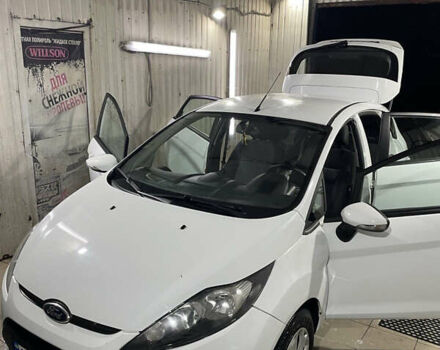 Белый Форд Фиеста, объемом двигателя 1.4 л и пробегом 125 тыс. км за 6000 $, фото 5 на Automoto.ua