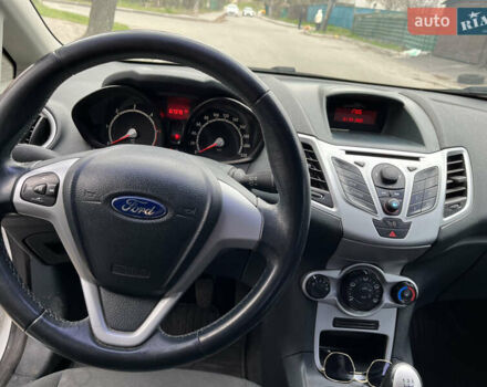 Білий Форд Фієста, об'ємом двигуна 1.4 л та пробігом 225 тис. км за 5900 $, фото 21 на Automoto.ua