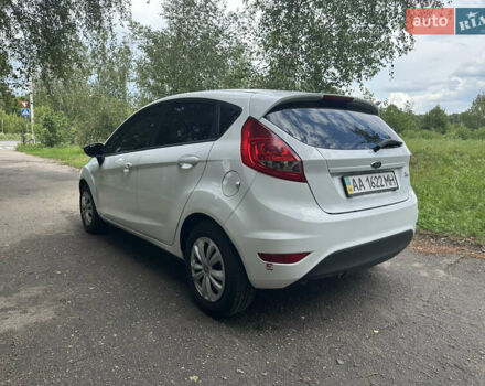 Білий Форд Фієста, об'ємом двигуна 1.24 л та пробігом 181 тис. км за 5800 $, фото 4 на Automoto.ua