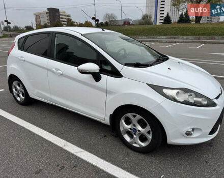 Форд Фиеста 2012 в Киеве на Automoto.ua Белый Форд Фиеста, объемом двигателя 1.39 л и пробегом 131 тыс. км за 8000 $, фото 1 на Automoto.ua