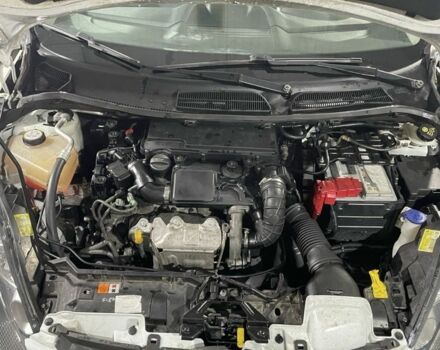 Білий Форд Фієста, об'ємом двигуна 1.4 л та пробігом 125 тис. км за 6000 $, фото 18 на Automoto.ua