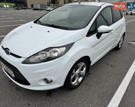 Форд Фиеста 2012 в Киеве на Automoto.ua Белый Форд Фиеста, объемом двигателя 1.39 л и пробегом 131 тыс. км за 8000 $, фото 2 на Automoto.ua