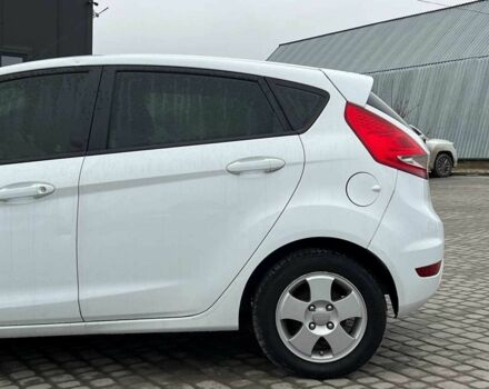 Білий Форд Фієста, об'ємом двигуна 1.2 л та пробігом 140 тис. км за 6990 $, фото 4 на Automoto.ua