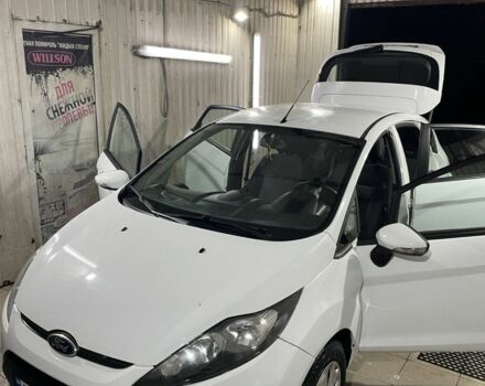 Білий Форд Фієста, об'ємом двигуна 1.4 л та пробігом 125 тис. км за 6000 $, фото 5 на Automoto.ua