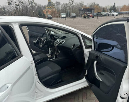 Белый Форд Фиеста, объемом двигателя 1.4 л и пробегом 128 тыс. км за 7100 $, фото 6 на Automoto.ua