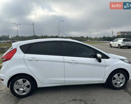 Белый Форд Фиеста, объемом двигателя 1.25 л и пробегом 140 тыс. км за 6300 $, фото 3 на Automoto.ua