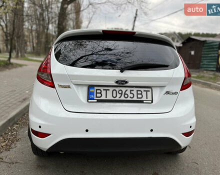 Білий Форд Фієста, об'ємом двигуна 1.4 л та пробігом 225 тис. км за 5900 $, фото 9 на Automoto.ua