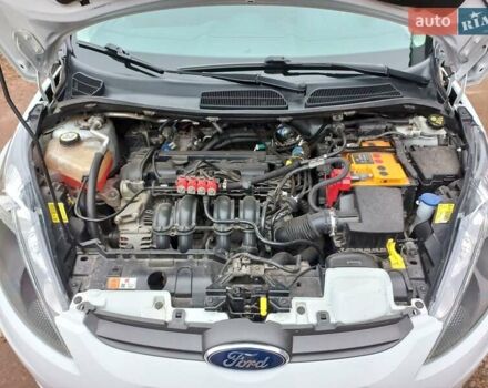 Белый Форд Фиеста, объемом двигателя 1.39 л и пробегом 66 тыс. км за 8200 $, фото 14 на Automoto.ua