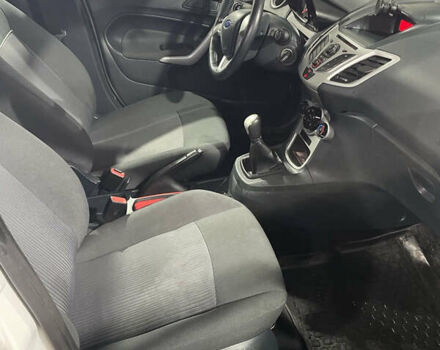 Белый Форд Фиеста, объемом двигателя 1.4 л и пробегом 125 тыс. км за 6000 $, фото 16 на Automoto.ua