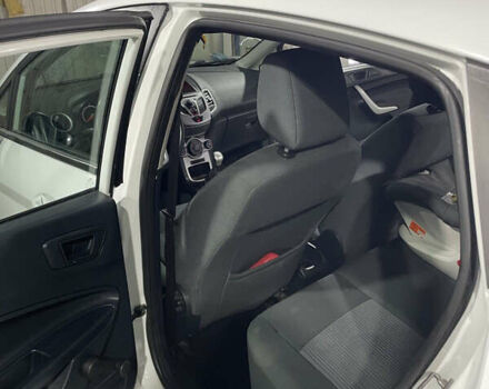 Белый Форд Фиеста, объемом двигателя 1.4 л и пробегом 125 тыс. км за 6000 $, фото 10 на Automoto.ua