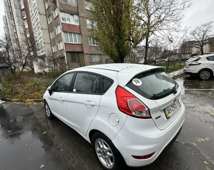 Білий Форд Фієста, об'ємом двигуна 1.5 л та пробігом 135 тис. км за 9000 $, фото 1 на Automoto.ua