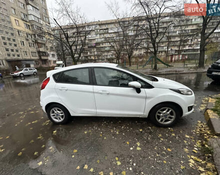 Білий Форд Фієста, об'ємом двигуна 1.5 л та пробігом 135 тис. км за 9000 $, фото 4 на Automoto.ua