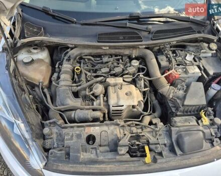 Белый Форд Фиеста, объемом двигателя 1 л и пробегом 130 тыс. км за 5500 $, фото 2 на Automoto.ua