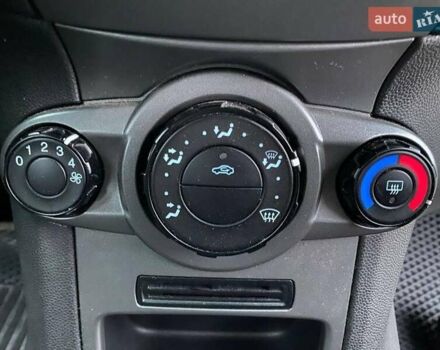 Белый Форд Фиеста, объемом двигателя 1 л и пробегом 200 тыс. км за 4500 $, фото 24 на Automoto.ua