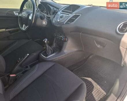 Белый Форд Фиеста, объемом двигателя 1.5 л и пробегом 218 тыс. км за 6999 $, фото 19 на Automoto.ua