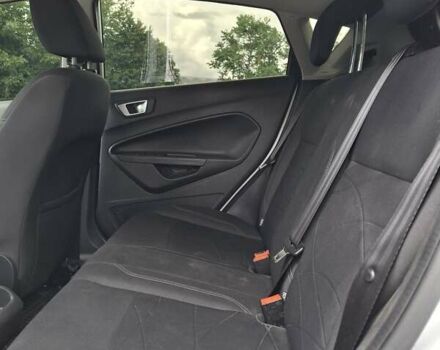 Белый Форд Фиеста, объемом двигателя 1 л и пробегом 60 тыс. км за 7000 $, фото 6 на Automoto.ua