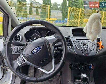 Белый Форд Фиеста, объемом двигателя 1 л и пробегом 60 тыс. км за 7000 $, фото 7 на Automoto.ua