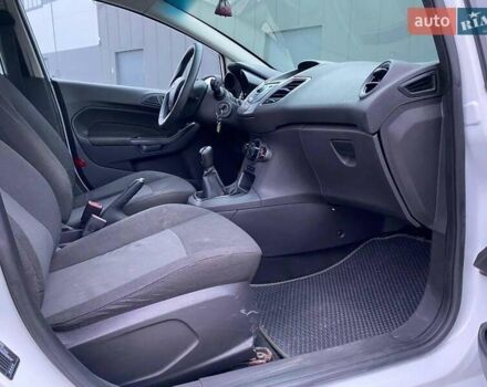 Белый Форд Фиеста, объемом двигателя 1 л и пробегом 200 тыс. км за 4500 $, фото 21 на Automoto.ua