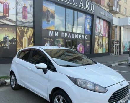 Белый Форд Фиеста, объемом двигателя 1 л и пробегом 121 тыс. км за 8000 $, фото 3 на Automoto.ua