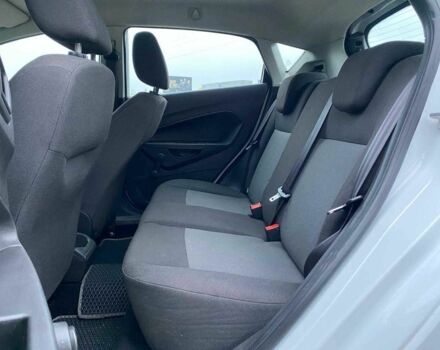 Белый Форд Фиеста, объемом двигателя 1 л и пробегом 200 тыс. км за 4500 $, фото 16 на Automoto.ua