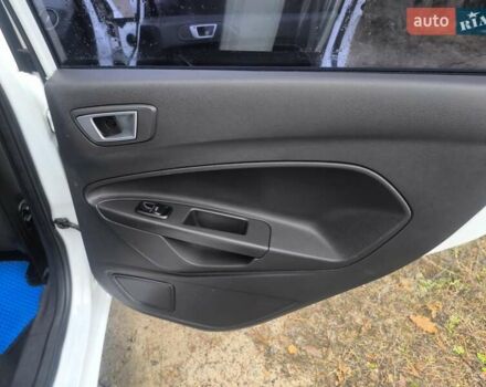 Білий Форд Фієста, об'ємом двигуна 1.5 л та пробігом 190 тис. км за 7500 $, фото 23 на Automoto.ua