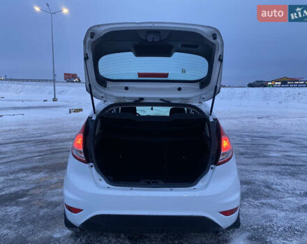 Белый Форд Фиеста, объемом двигателя 1 л и пробегом 200 тыс. км за 4500 $, фото 4 на Automoto.ua