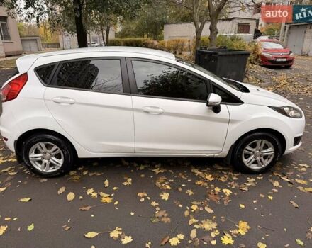 Форд Фиеста 2013 в Днепре (Днепропетровске) на Automoto.ua Белый Форд Фиеста, объемом двигателя 1.24 л и пробегом 132 тыс. км за 5700 $, фото 4 на Automoto.ua
