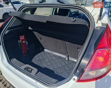 Белый Форд Фиеста, объемом двигателя 1 л и пробегом 69 тыс. км за 7100 $, фото 6 на Automoto.ua