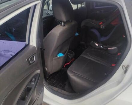 Белый Форд Фиеста, объемом двигателя 1.5 л и пробегом 250 тыс. км за 5800 $, фото 2 на Automoto.ua