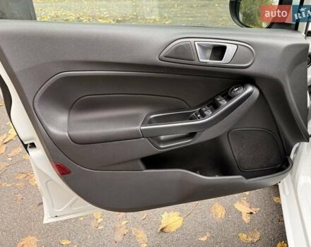 Форд Фиеста 2013 в Днепре (Днепропетровске) на Automoto.ua Белый Форд Фиеста, объемом двигателя 1.24 л и пробегом 132 тыс. км за 5700 $, фото 10 на Automoto.ua