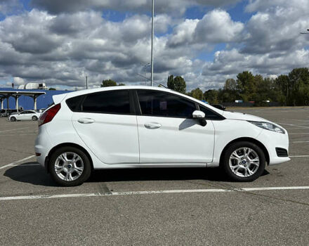 Білий Форд Фієста, об'ємом двигуна 1 л та пробігом 104 тис. км за 5400 $, фото 4 на Automoto.ua