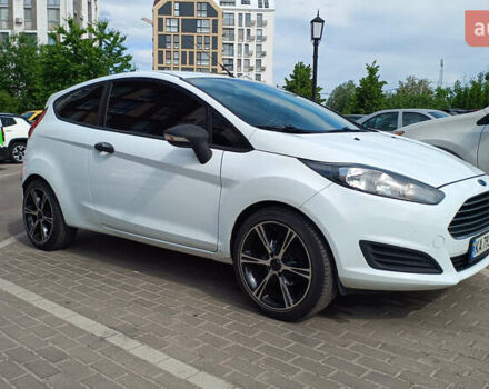 Білий Форд Фієста, об'ємом двигуна 1.24 л та пробігом 150 тис. км за 6000 $, фото 4 на Automoto.ua