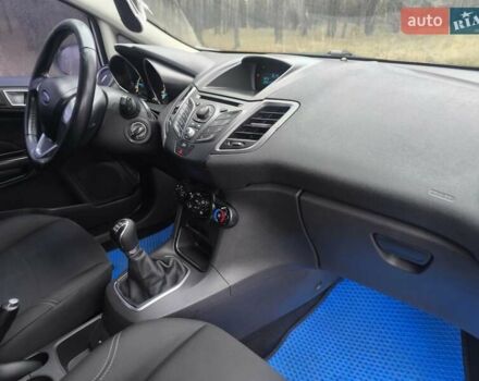 Білий Форд Фієста, об'ємом двигуна 1.5 л та пробігом 190 тис. км за 7500 $, фото 25 на Automoto.ua