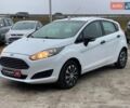 Белый Форд Фиеста, объемом двигателя 1 л и пробегом 200 тыс. км за 4500 $, фото 1 на Automoto.ua