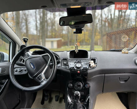 Форд Фиеста 2013 в Шепетовке на Automoto.ua Белый Форд Фиеста, объемом двигателя 1.6 л и пробегом 175 тыс. км за 7100 $, фото 8 на Automoto.ua