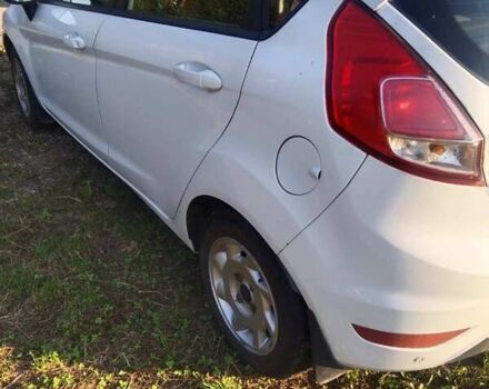 Белый Форд Фиеста, объемом двигателя 1 л и пробегом 120 тыс. км за 5500 $, фото 6 на Automoto.ua