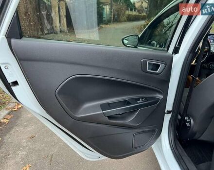 Белый Форд Фиеста, объемом двигателя 1 л и пробегом 151 тыс. км за 6940 $, фото 17 на Automoto.ua