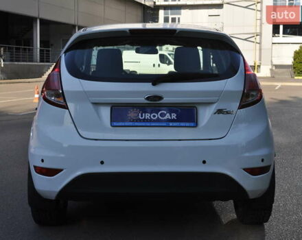 Білий Форд Фієста, об'ємом двигуна 1.6 л та пробігом 124 тис. км за 8500 $, фото 4 на Automoto.ua