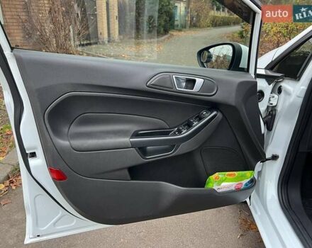 Белый Форд Фиеста, объемом двигателя 1 л и пробегом 151 тыс. км за 6940 $, фото 8 на Automoto.ua