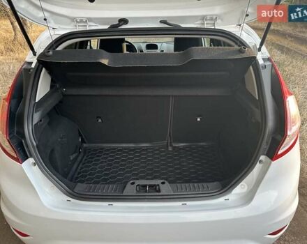 Белый Форд Фиеста, объемом двигателя 1.6 л и пробегом 100 тыс. км за 8400 $, фото 5 на Automoto.ua