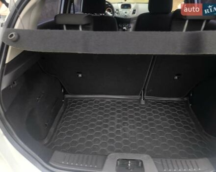 Білий Форд Фієста, об'ємом двигуна 1.5 л та пробігом 190 тис. км за 7500 $, фото 20 на Automoto.ua